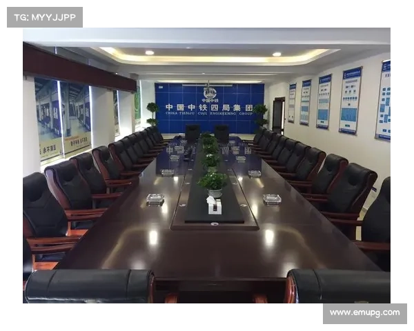 李冰洁兼项能力获教练组肯定 未来或专注中距离项目提升 李冰洁兼项能力获教练组肯定 未来或专注中距离项目提升