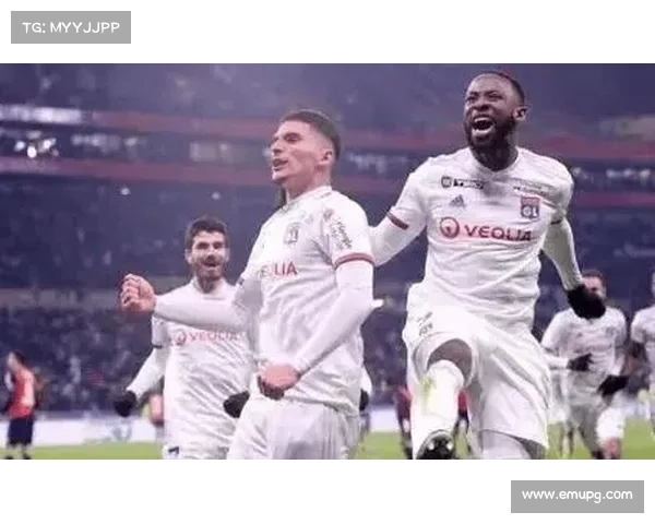 里昂3-1客胜摩纳哥,舒尔茨双响打破法甲争四格局 里昂3-1客胜摩纳哥,舒尔茨双响打破法甲争四格局